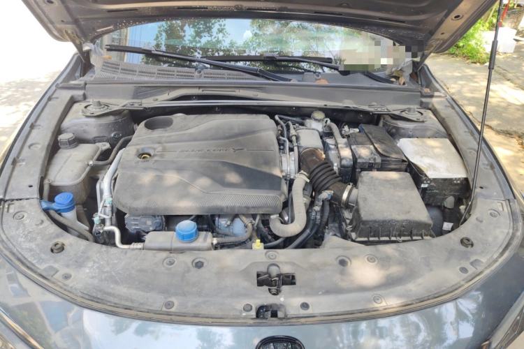Used CHANGAN UNI-V 2022 1.5T Prestige Version Engine Bay