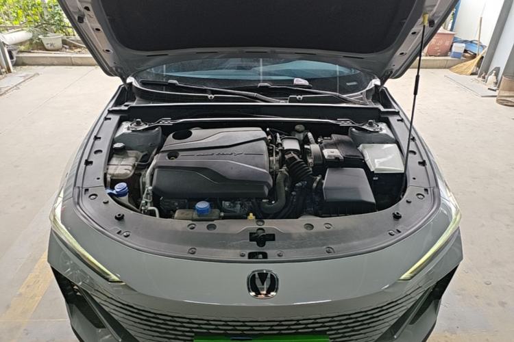 Used CHANGAN UNI-V 2022 1.5T Prestige Version Engine Bay