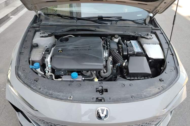 Used CHANGAN UNI-V 2022 1.5T Prestige Version Engine Bay