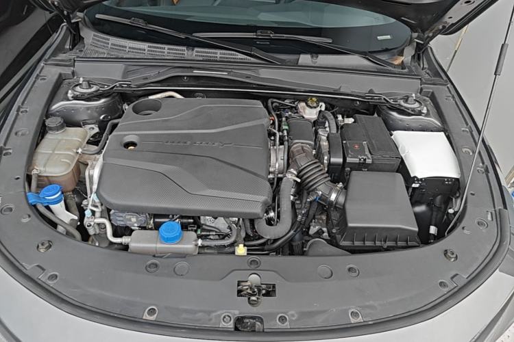 Used CHANGAN UNI-V 2022 1.5T Prestige Version Engine Bay