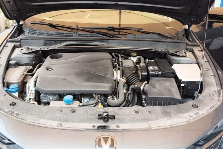 Used CHANGAN UNI-V 2022 1.5T Prestige Version Engine Bay