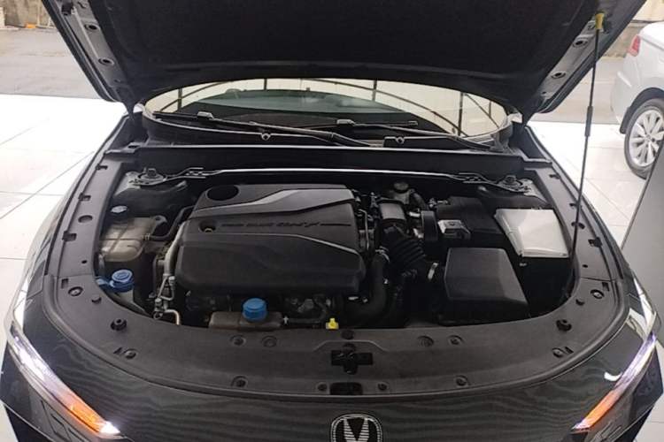 Used CHANGAN UNI-V 2022 1.5T Sport Edition Engine Bay