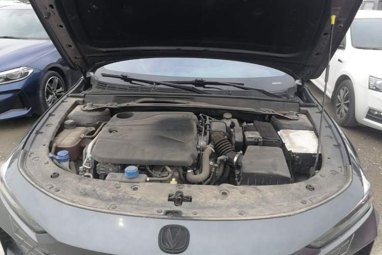 Used CHANGAN UNI-V 2022 1.5T Sport Edition Engine Bay