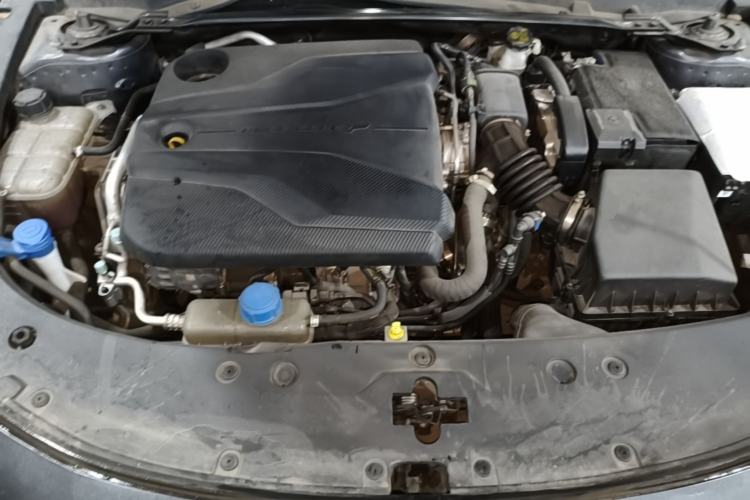 Used CHANGAN UNI-V 2022 1.5T Smart Navigation Version Engine Bay