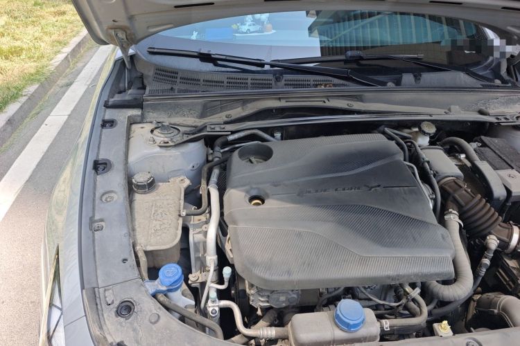 Used CHANGAN UNI-V 2022 1.5T Prestige Version Engine Bay Right