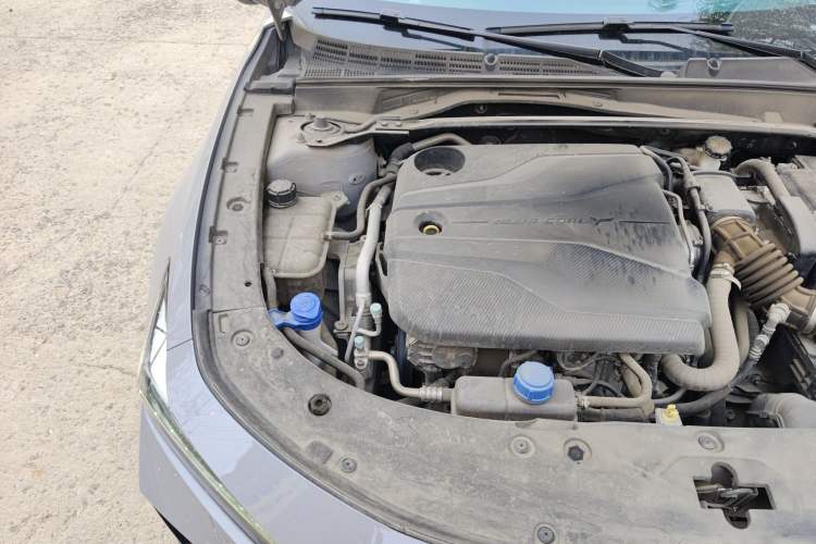 Used CHANGAN UNI-V 2022 1.5T Smart Navigation Version Engine Bay Right