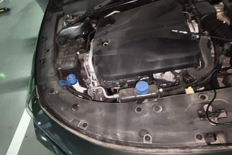 Used CHANGAN UNI-V 2022 1.5T Prestige Version Engine Bay Right