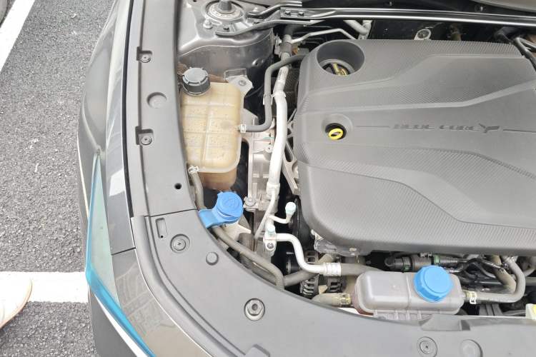 Used CHANGAN UNI-V 2022 1.5T Sport Edition Engine Bay Right