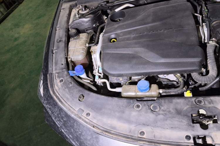 Used CHANGAN UNI-V 2022 1.5T Prestige Version Engine Bay Right
