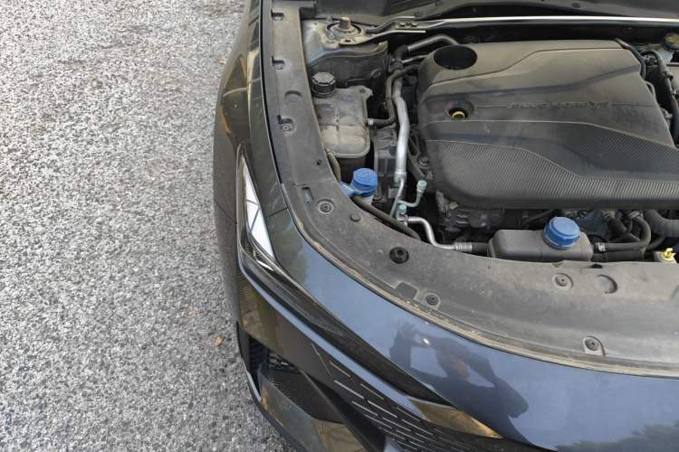 Used CHANGAN UNI-V 2022 1.5T Prestige Version Engine Bay Right