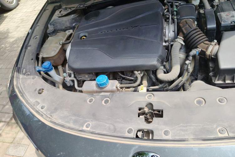 Used CHANGAN UNI-V 2022 1.5T Sport Edition Engine Bay Right