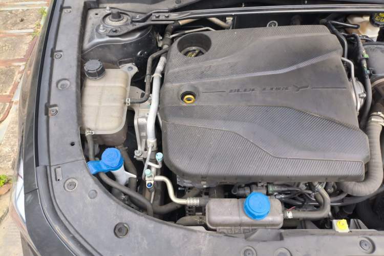 Used CHANGAN UNI-V 2022 1.5T Sport Edition Engine Bay Right