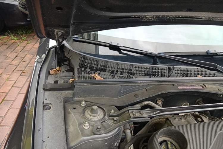 Used CHANGAN UNI-V 2022 1.5T Prestige Version Engine Bay Right