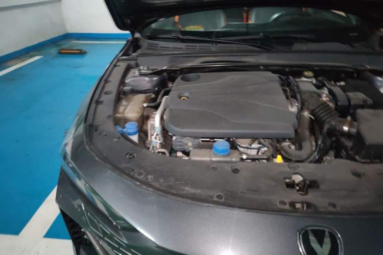 Used CHANGAN UNI-V 2022 1.5T Prestige Version Engine Bay Right