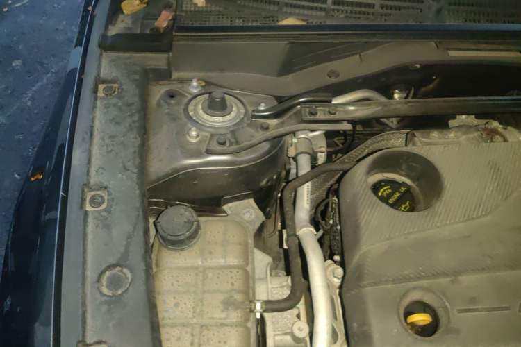 Used CHANGAN UNI-V 2022 1.5T Sport Edition Engine Bay Right