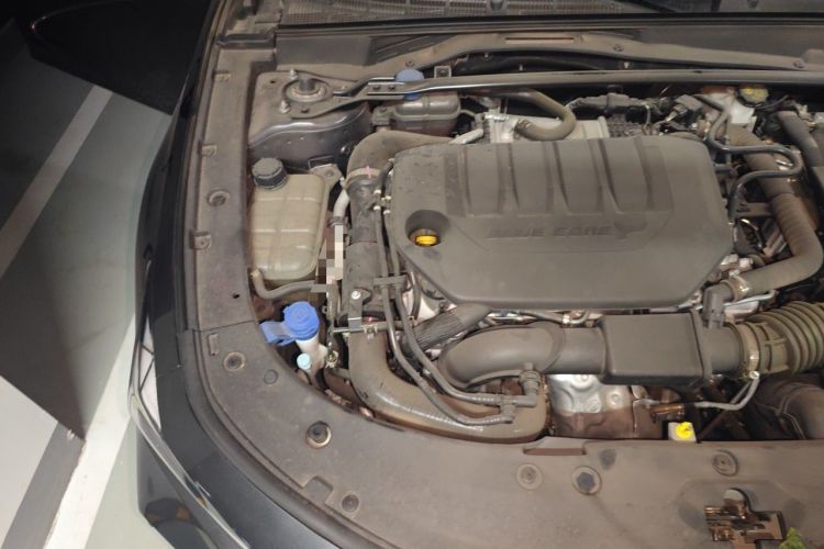 Used CHANGAN UNI-V 2022 2.0T Sporty Version Engine Bay Right