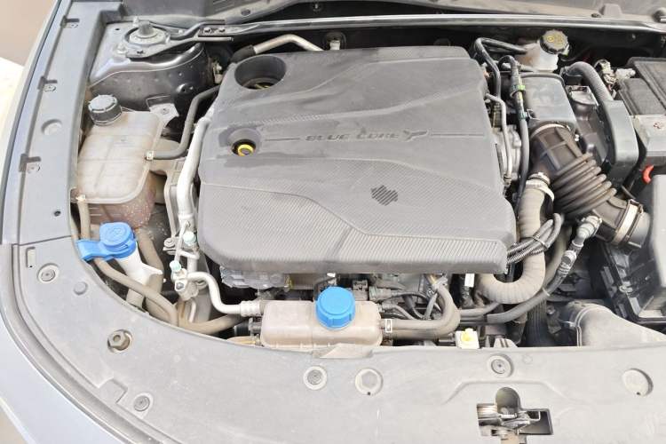 Used CHANGAN UNI-V 2022 1.5T Prestige Version Engine Bay Right