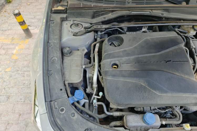 Used CHANGAN UNI-V 2022 1.5T Prestige Version Engine Bay Right