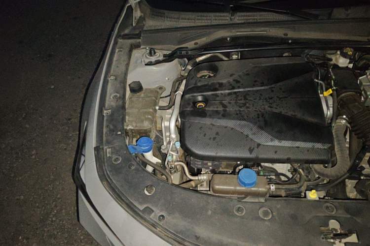 Used CHANGAN UNI-V 2022 1.5T Prestige Version Engine Bay Right