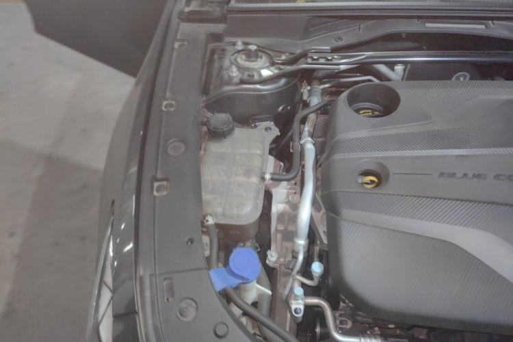 Used CHANGAN UNI-V 2022 1.5T Prestige Version Engine Bay Right