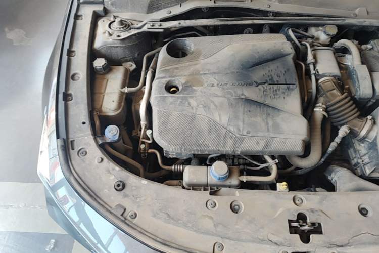 Used CHANGAN UNI-V 2022 1.5T Prestige Version Engine Bay Right