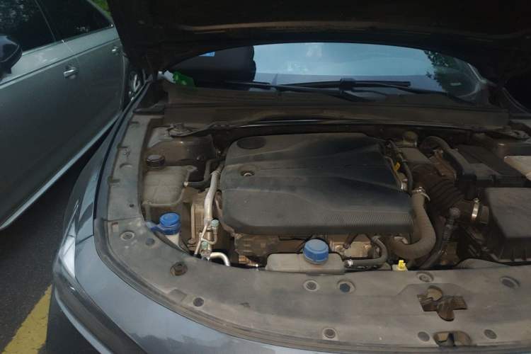 Used CHANGAN UNI-V 2022 1.5T Prestige Version Engine Bay Right
