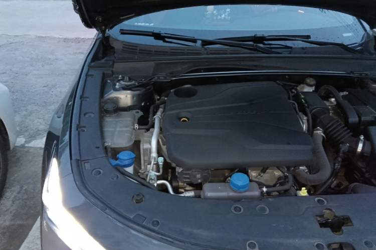 Used CHANGAN UNI-V 2022 1.5T Prestige Version Engine Bay Right