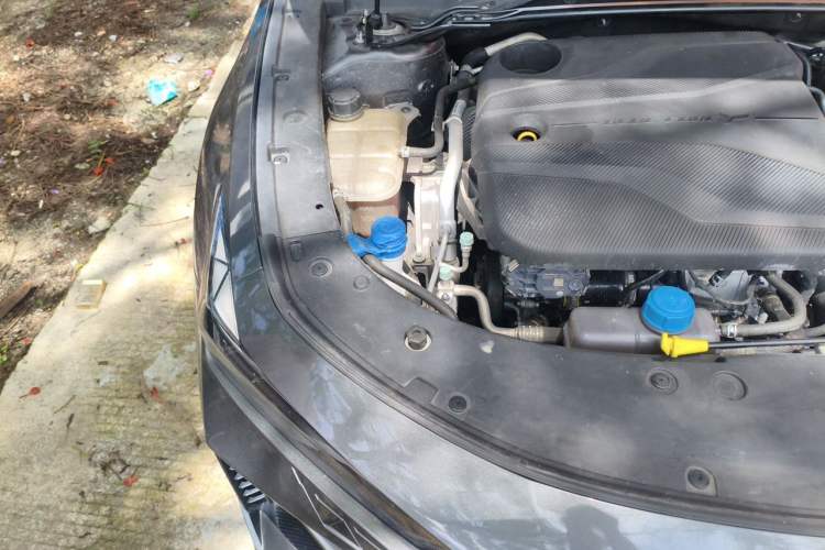 Used CHANGAN UNI-V 2022 1.5T Prestige Version Engine Bay Right