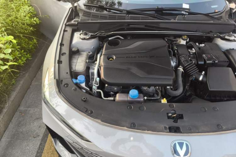 Used CHANGAN UNI-V 2022 1.5T Prestige Version Engine Bay Right