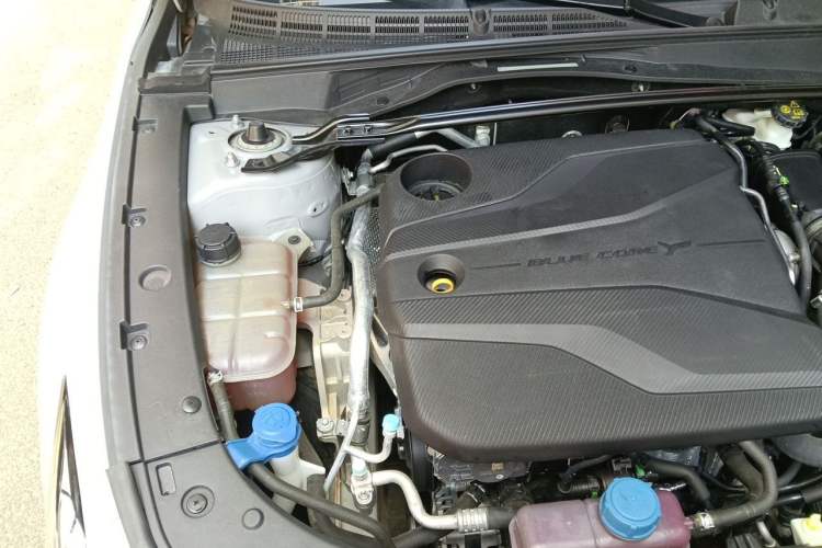 Used CHANGAN UNI-V 2022 1.5T Prestige Version Engine Bay Right