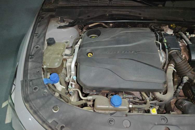 Used CHANGAN UNI-V 2022 1.5T Prestige Version Engine Bay Right