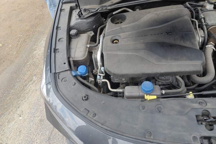 Used CHANGAN UNI-V 2022 1.5T Sport Edition Engine Bay Right