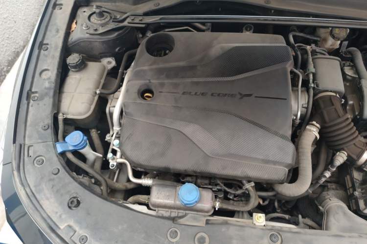 Used CHANGAN UNI-V 2022 1.5T Prestige Version Engine Bay Right