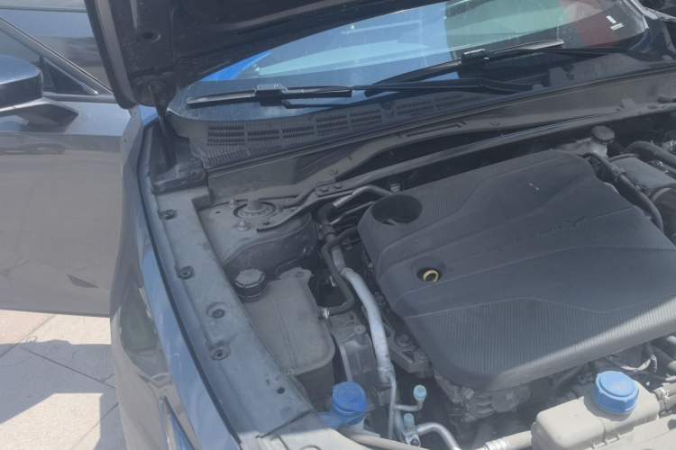 Used CHANGAN UNI-V 2022 1.5T Prestige Version Engine Bay Right
