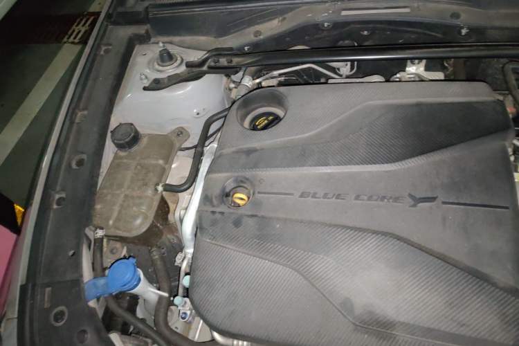 Used CHANGAN UNI-V 2022 1.5T Prestige Version Engine Bay Right