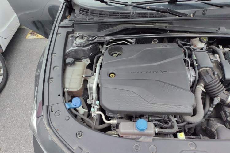 Used CHANGAN UNI-V 2022 1.5T Sport Edition Engine Bay Right