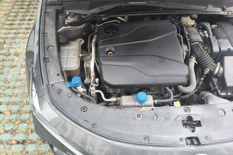 Used CHANGAN UNI-V 2022 1.5T Prestige Version Engine Bay Right
