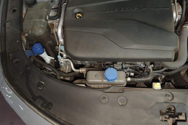 Used CHANGAN UNI-V 2022 1.5T Prestige Version Engine Bay Right