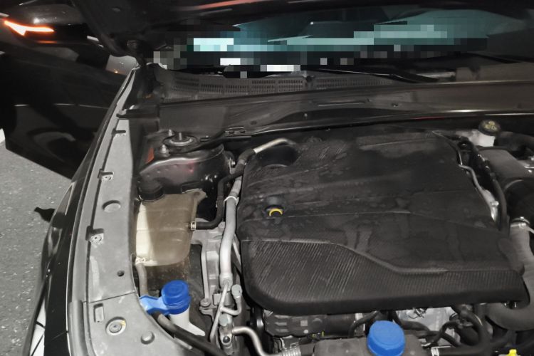 Used CHANGAN UNI-V 2022 1.5T Prestige Version Engine Bay Right