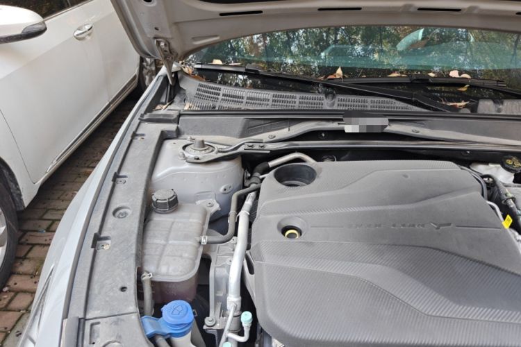 Used CHANGAN UNI-V 2022 1.5T Prestige Version Engine Bay Right