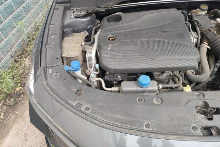 Used CHANGAN UNI-V 2022 1.5T Sport Edition Engine Bay Right