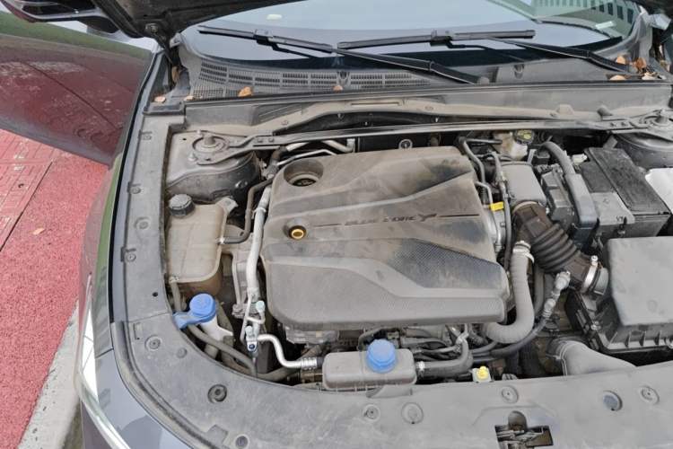 Used CHANGAN UNI-V 2022 1.5T Prestige Version Engine Bay Right