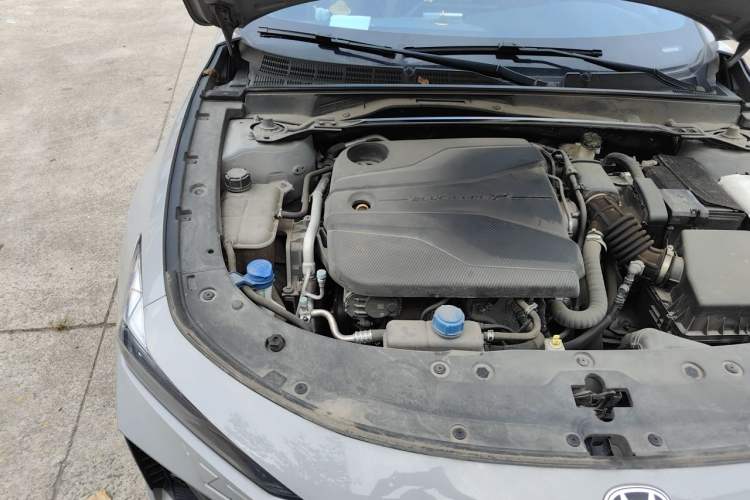 Used CHANGAN UNI-V 2022 1.5T Prestige Version Engine Bay Right