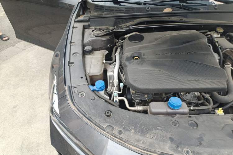 Used CHANGAN UNI-V 2022 1.5T Sport Edition Engine Bay Right