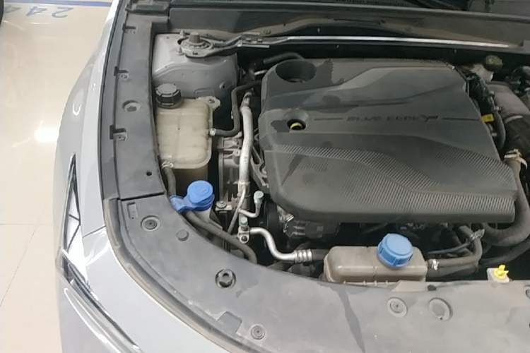 Used CHANGAN UNI-V 2022 1.5T Prestige Version Engine Bay Right