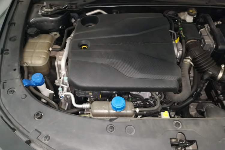 Used CHANGAN UNI-V 2022 1.5T Prestige Version Engine Bay Right