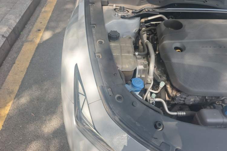 Used CHANGAN UNI-V 2022 1.5T Prestige Version Engine Bay Right