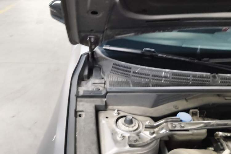 Used CHANGAN UNI-V 2022 2.0T Leading-Speed Edition Engine Bay Right