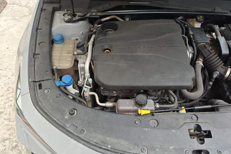 Used CHANGAN UNI-V 2022 1.5T Sport Edition Engine Bay Right