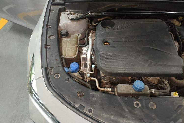 Used CHANGAN UNI-V 2022 1.5T Prestige Version Engine Bay Right